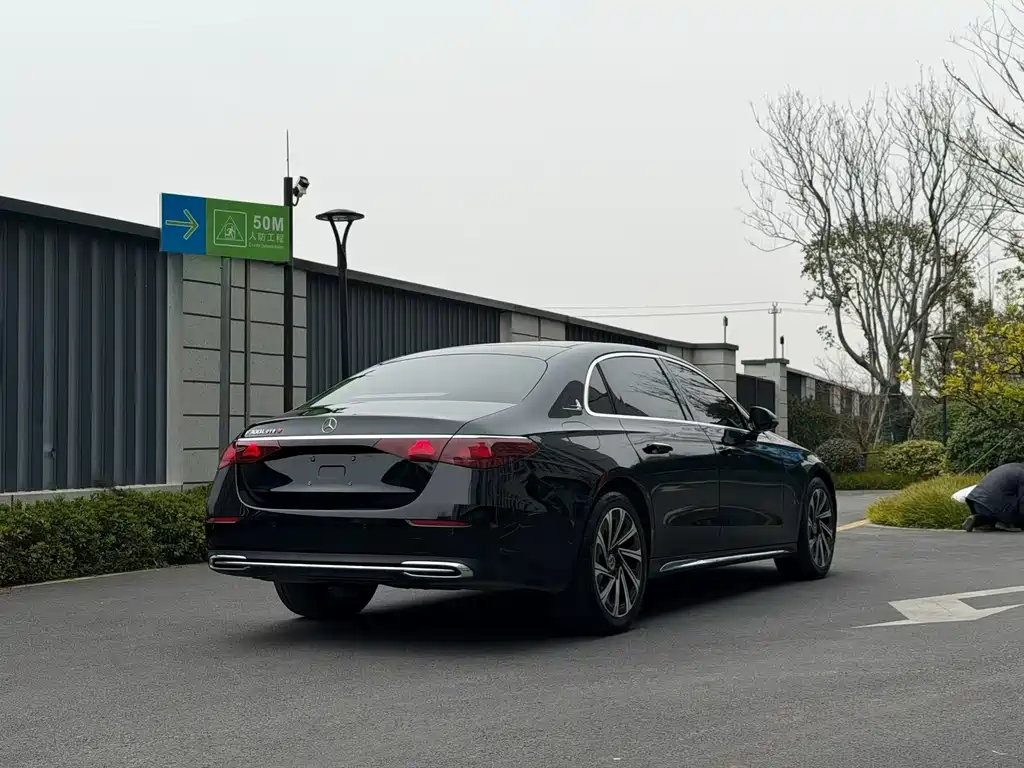 Mercedes-Benz E-Class — миниатюра 9
