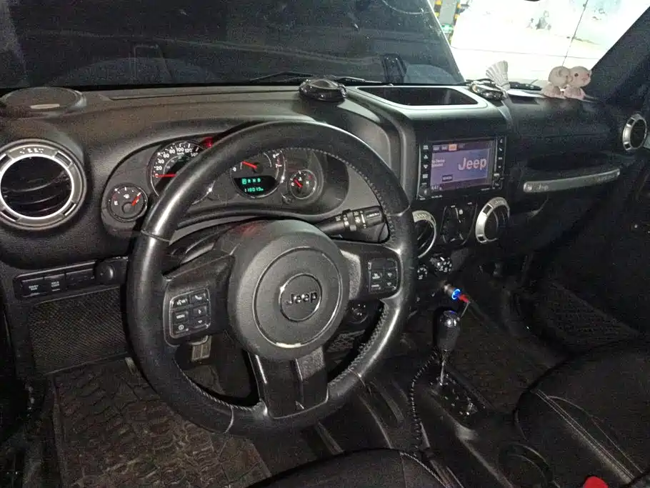 Jeep Wrangler — миниатюра 12