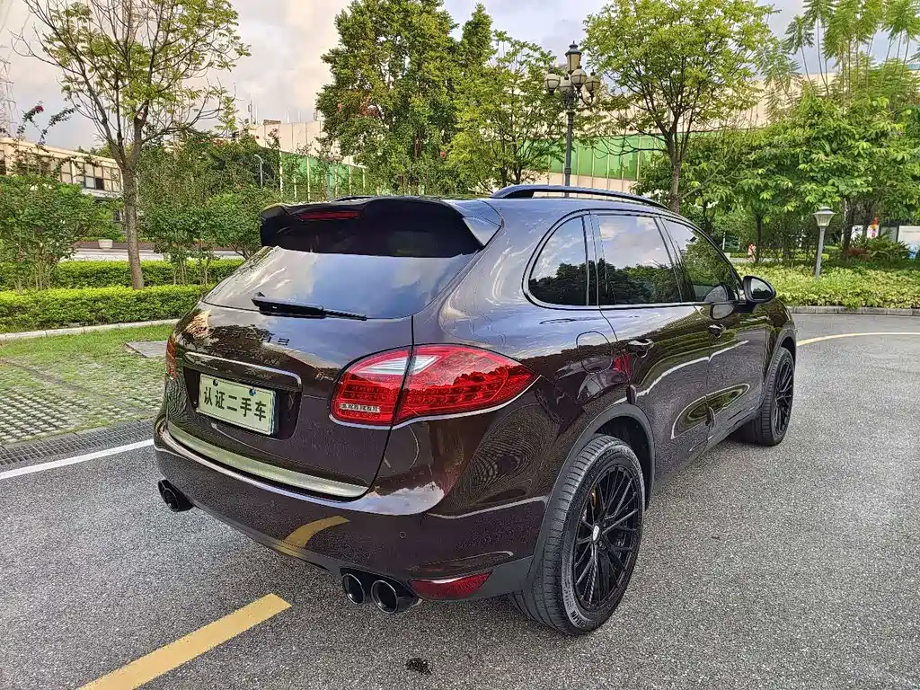 Porsche Cayenne — миниатюра 6