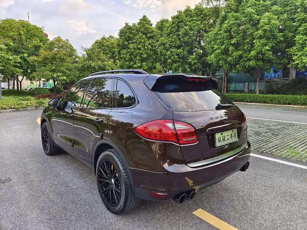 Porsche Cayenne — миниатюра 4