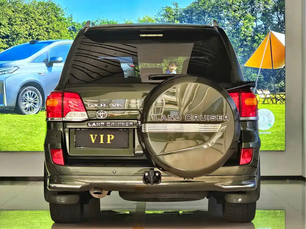 Toyota Land Cruiser 2014 4.0L 8 мест