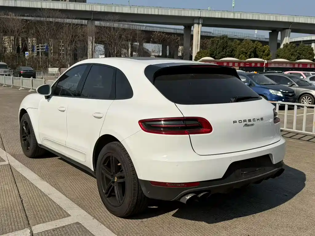 Porsche Macan — миниатюра 7