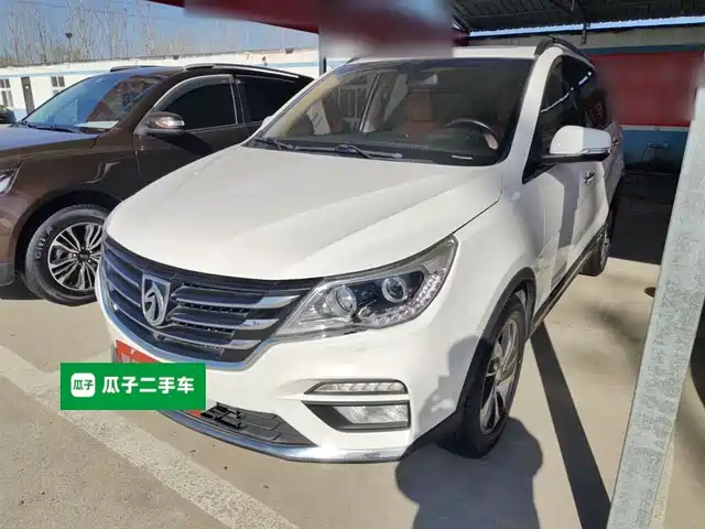 BAOJUN 560 2018