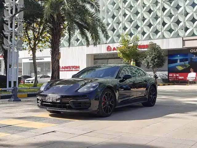 PORSCHE PANAMERA 2022