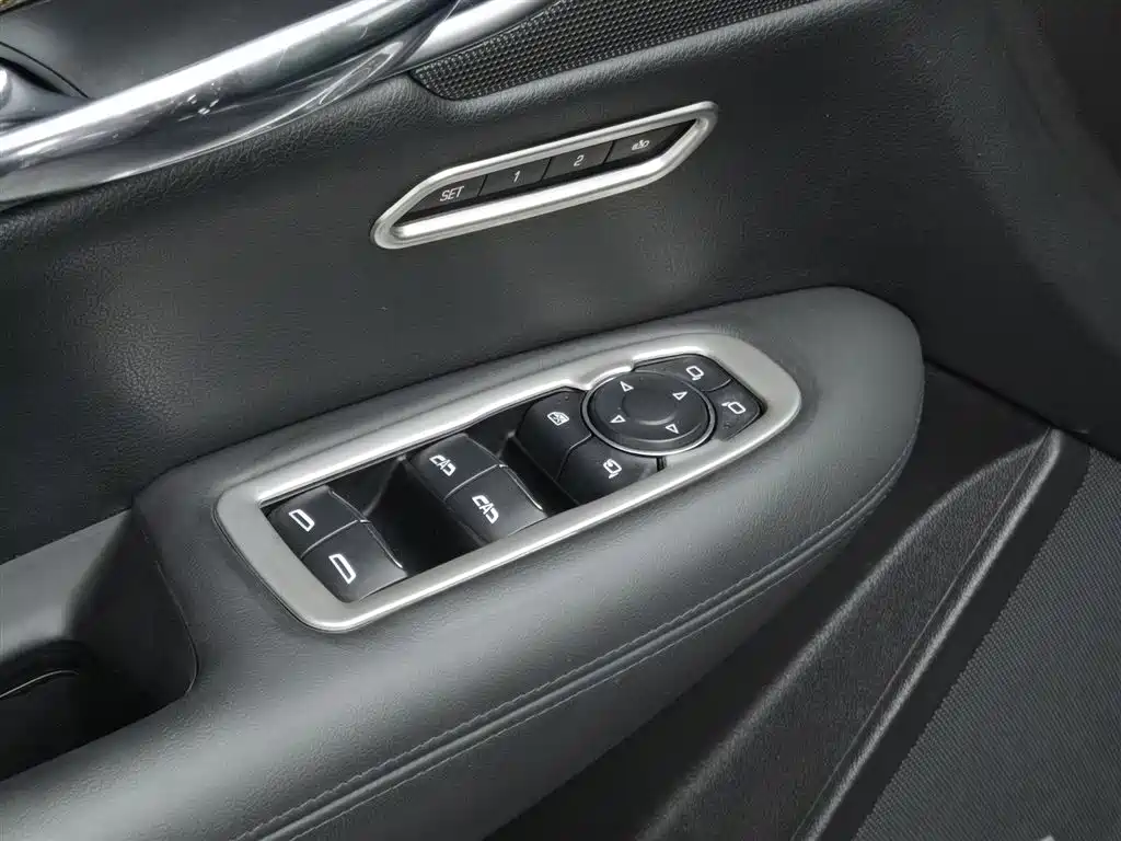Cadillac XT5 2016 28T Lead