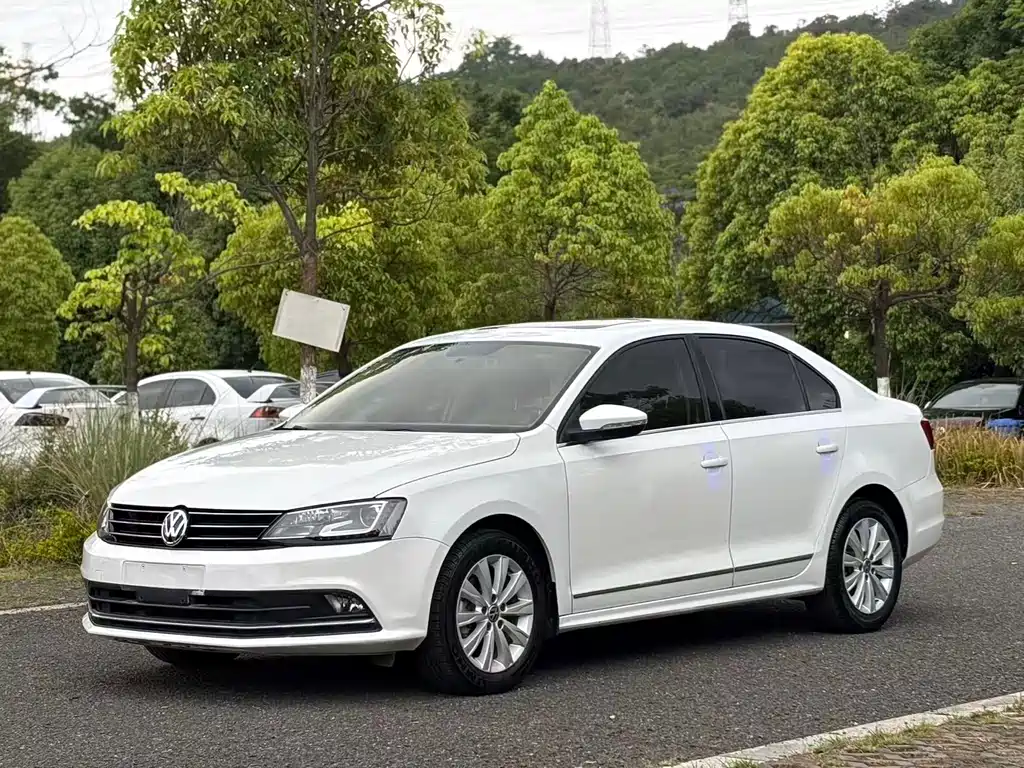 Volkswagen Sagitar 2016