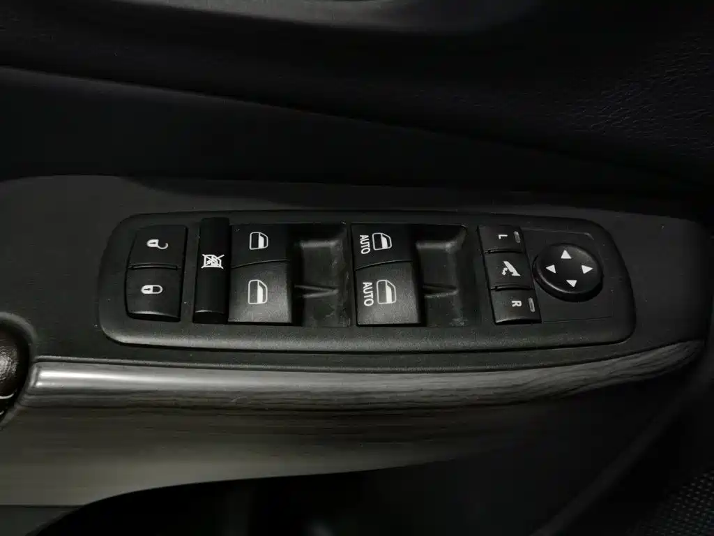 Jeep Cherokee — миниатюра 9