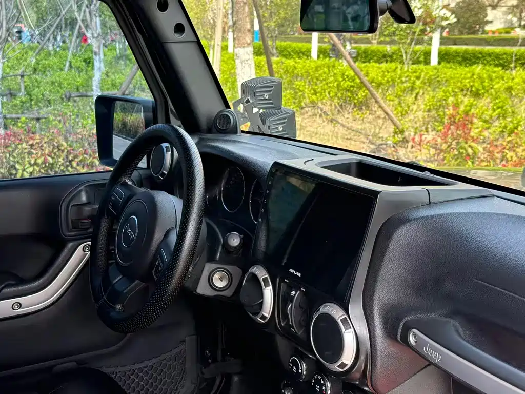 Jeep Wrangler — миниатюра 11