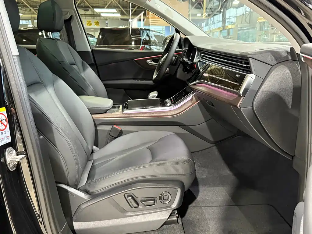 Audi Q7 — миниатюра 6