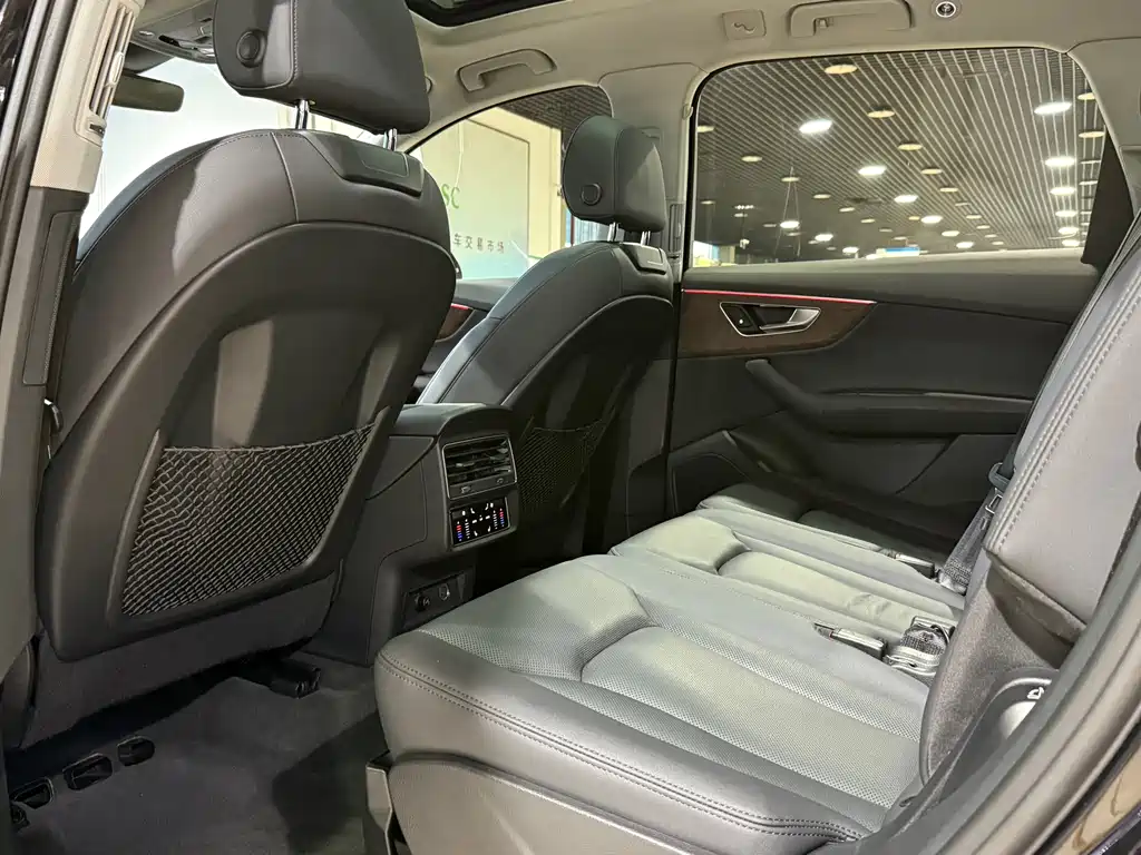 Audi Q7 — миниатюра 12