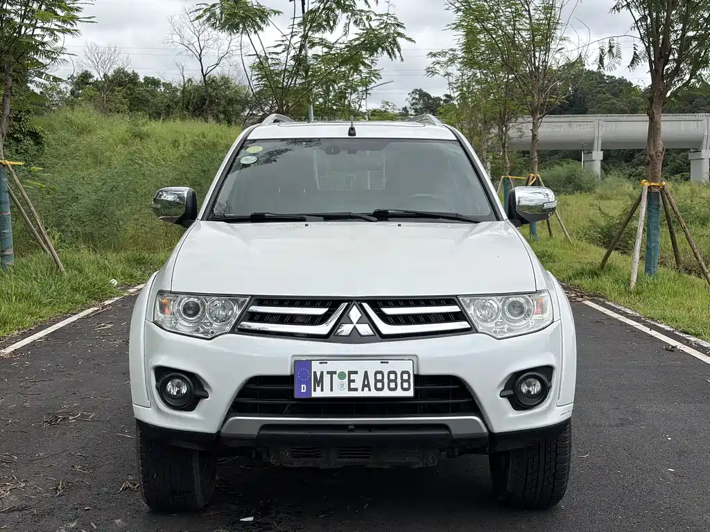 Mitsubishi Pajero Sport — миниатюра 3