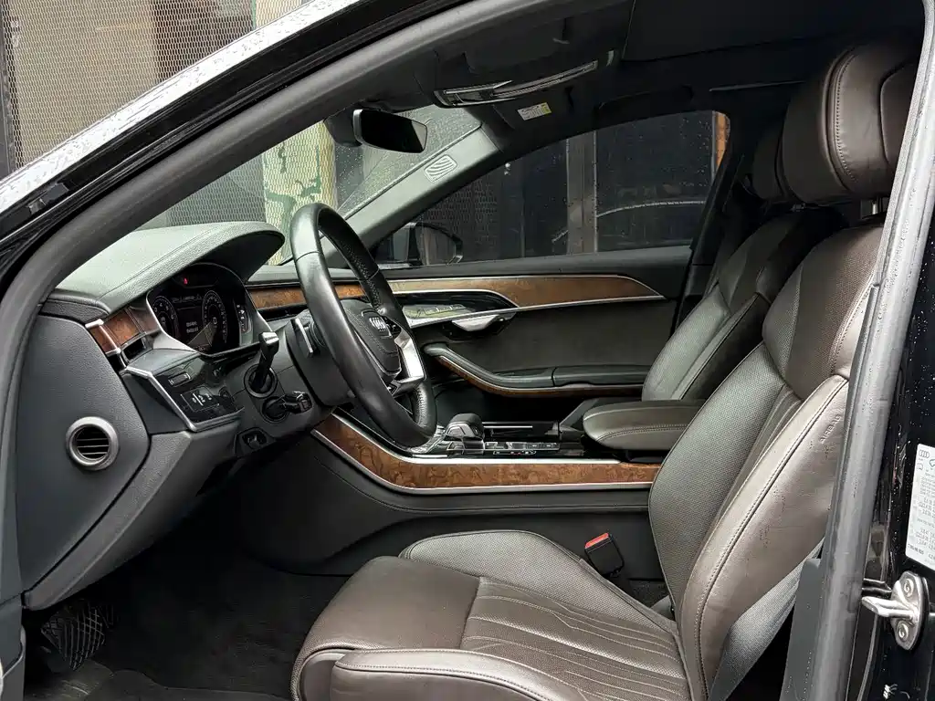 Audi A8 — миниатюра 4