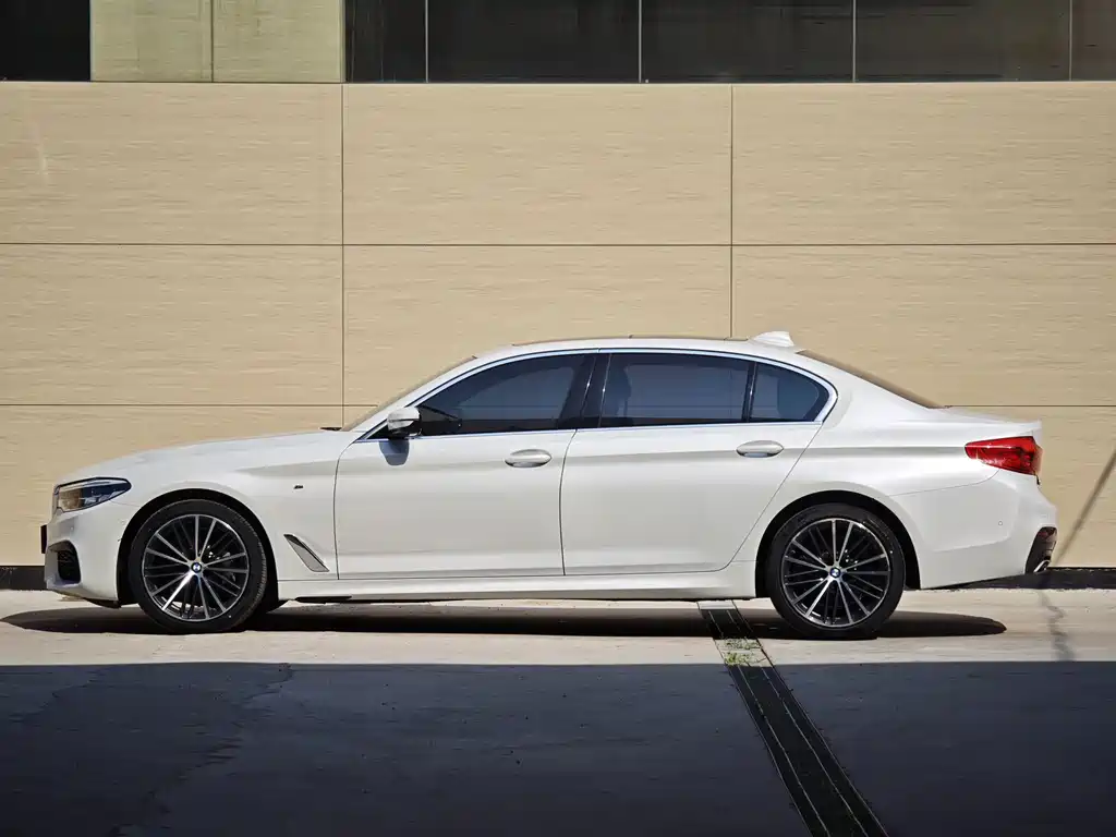 BMW 5 Series — миниатюра 3