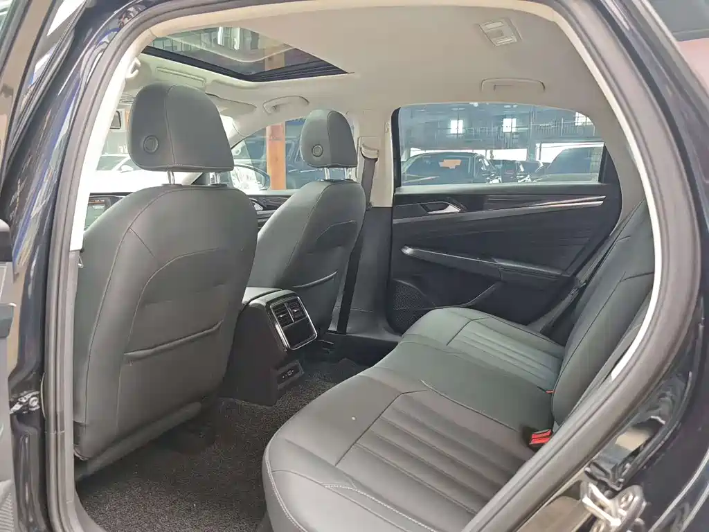 Volkswagen Passat 2023 280TSI