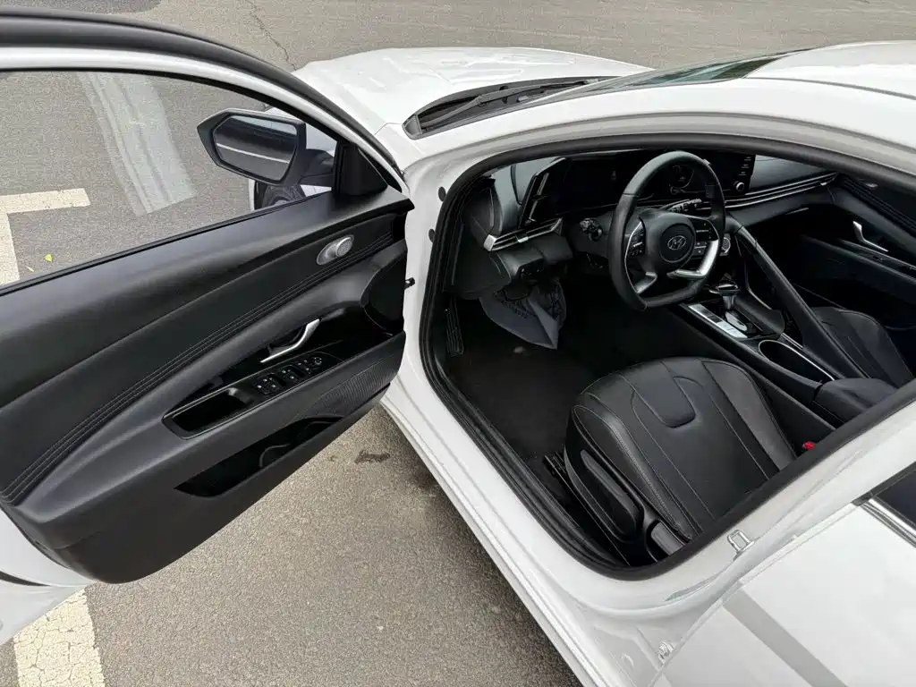 Hyundai Elantra — миниатюра 7