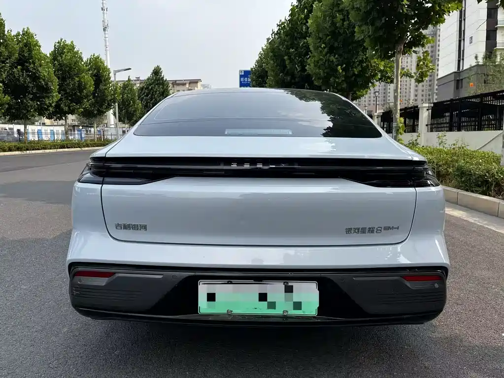 Geely Galaxy Galaxy 8 8 2025 130km EM-i Luxury
