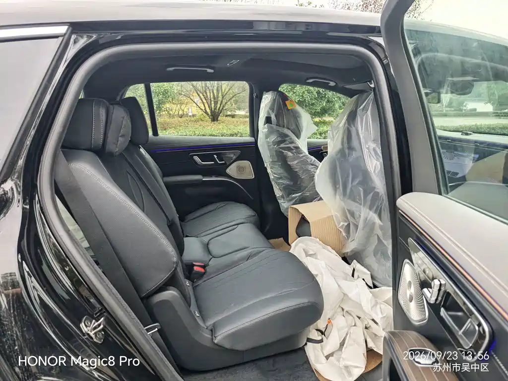 Mercedes-Benz EQS SUV — миниатюра 15