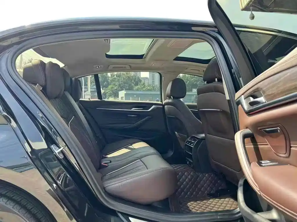 BMW 5 Series — миниатюра 7