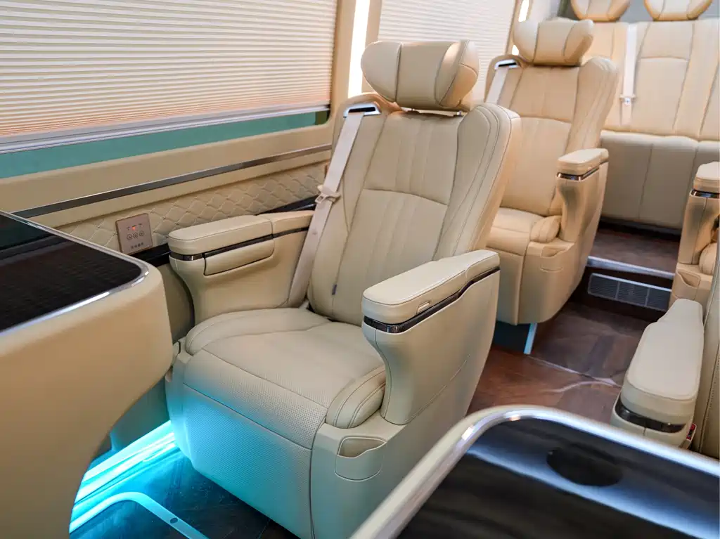 Toyota Coaster — миниатюра 16