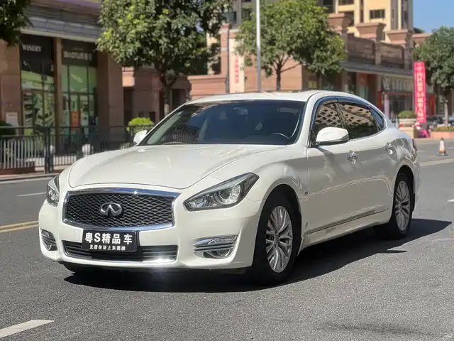 INFINITI Q70 2017