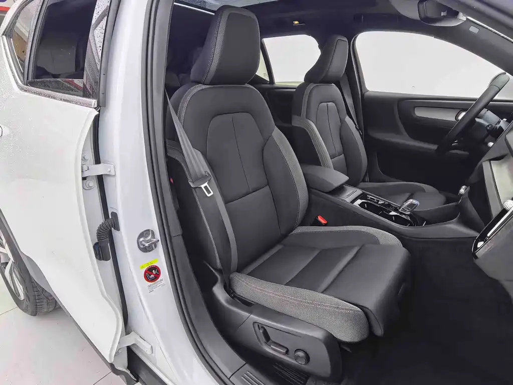 Volvo XC40 — миниатюра 9