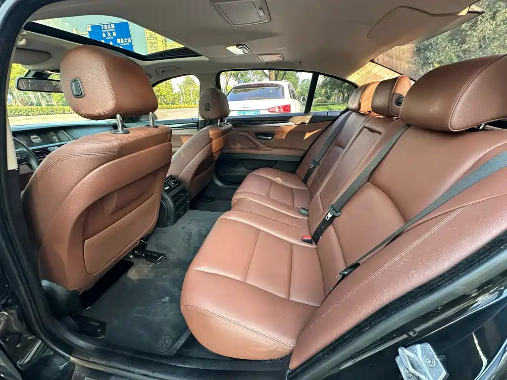 BMW 5 Series — миниатюра 9