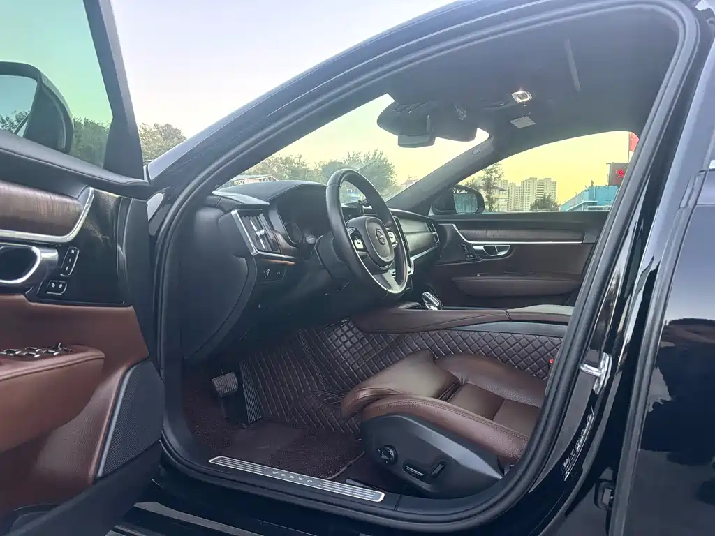 Volvo S90 — миниатюра 7