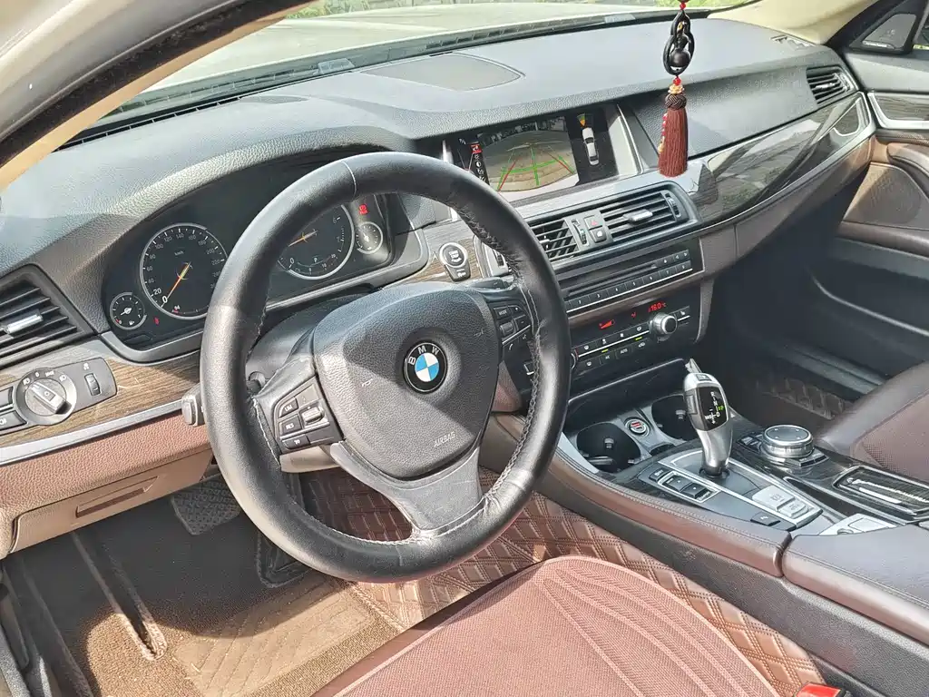 BMW 5 Series — миниатюра 3