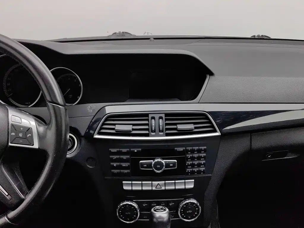 Mercedes-Benz C-Class — миниатюра 12