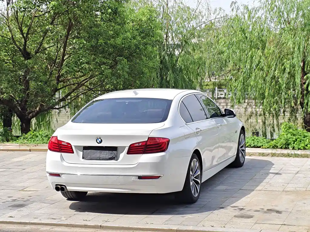 BMW 5 Series — миниатюра 22
