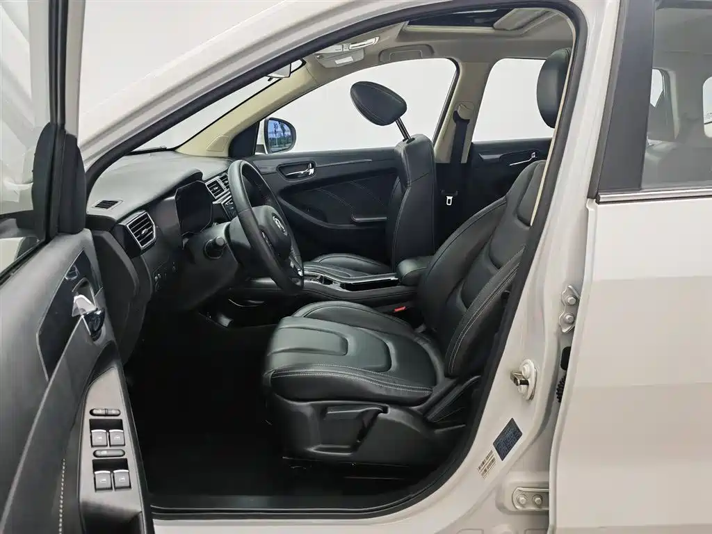 Dongfeng 580 2016 1.5T CVT Luxury