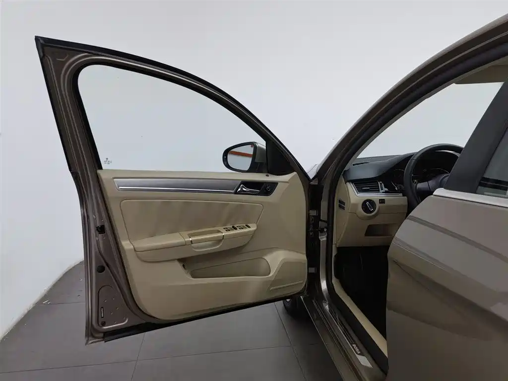 Volkswagen Bora 2014 1.6L AT Comfort