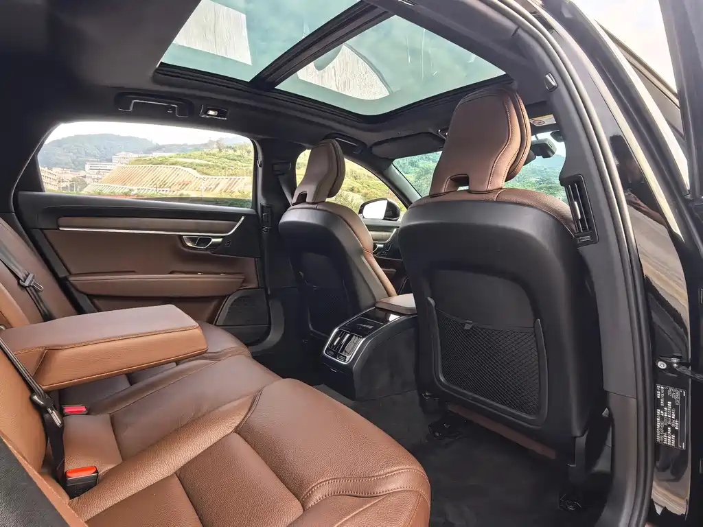 Volvo S90 — миниатюра 11