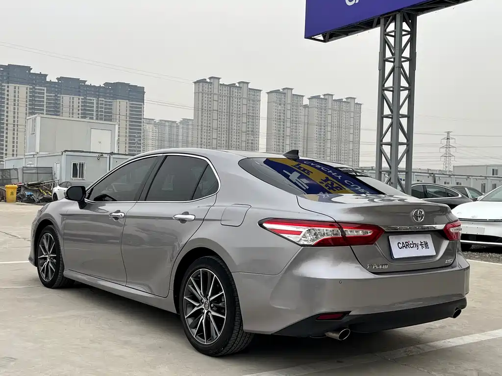 Toyota Camry — миниатюра 4