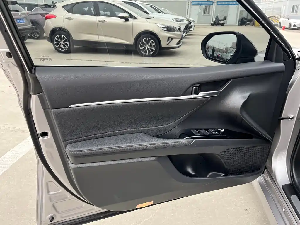 Toyota Camry — миниатюра 16