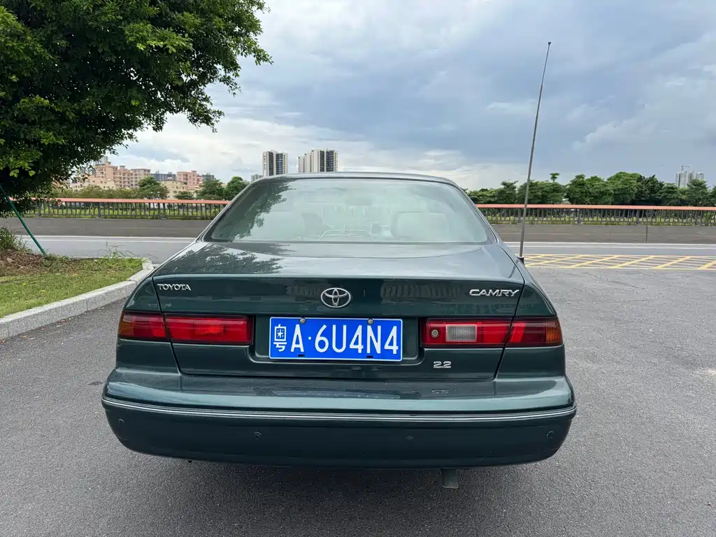 Toyota Camry — миниатюра 5