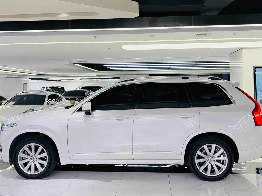 Volvo XC90 2018 T6 7 мест