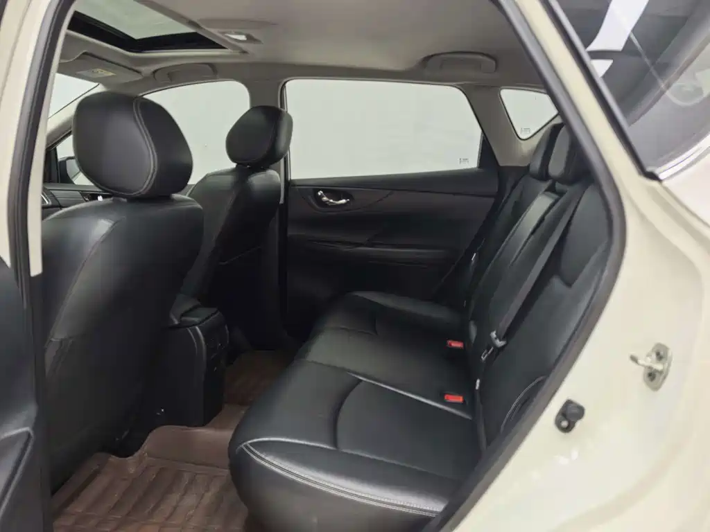 Nissan Tiida — миниатюра 10