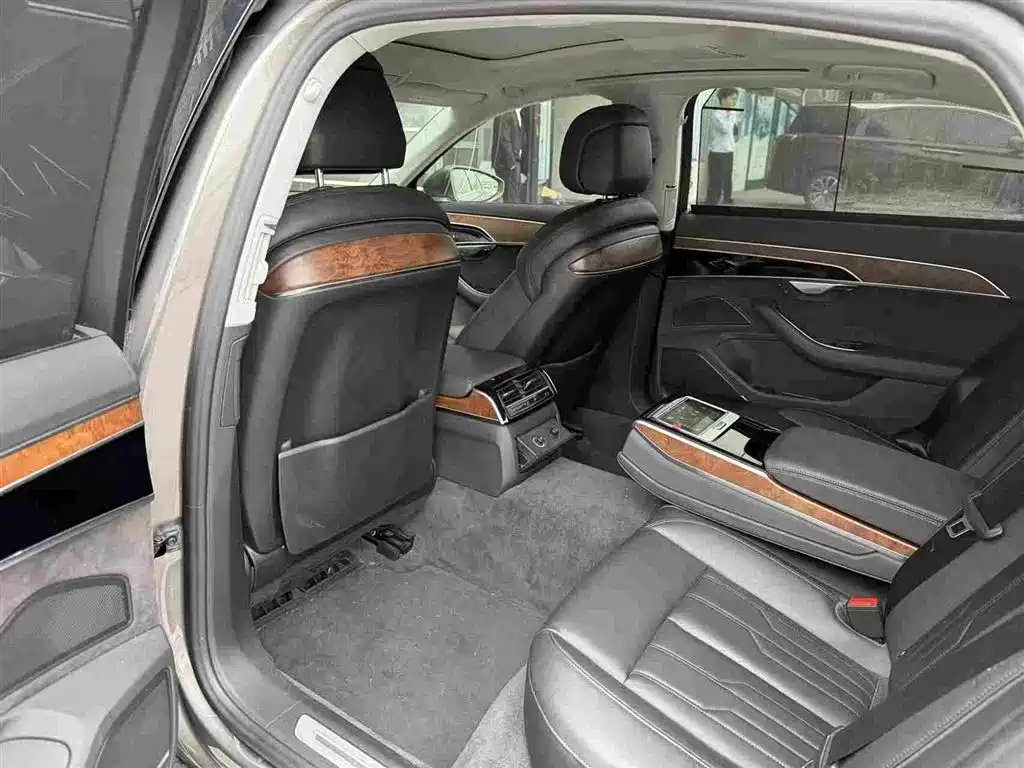 Audi A8 — миниатюра 5