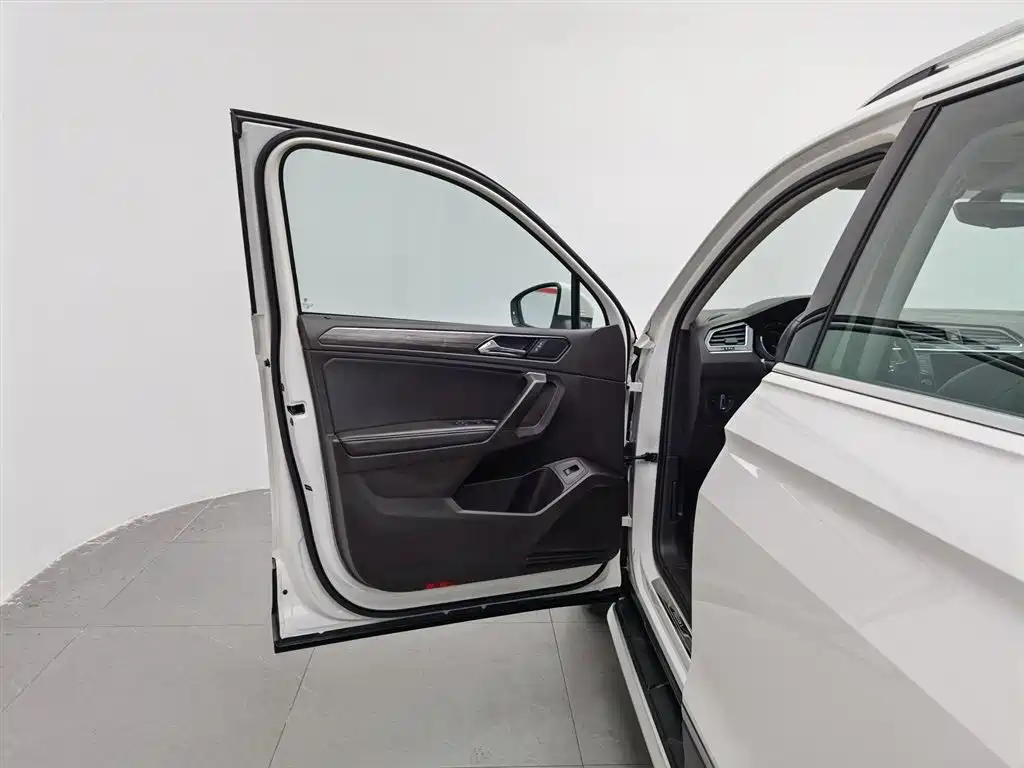 Volkswagen Tiguan L L 2017 380TSI AT Luxury
