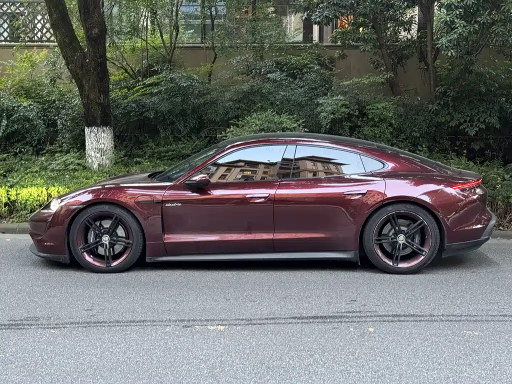 Porsche Taycan — миниатюра 2