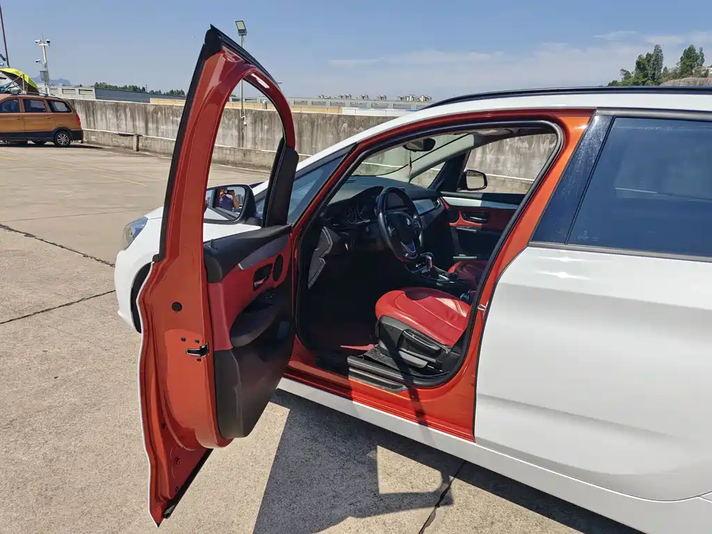 BMW 2 Series Active Tourer — миниатюра 6