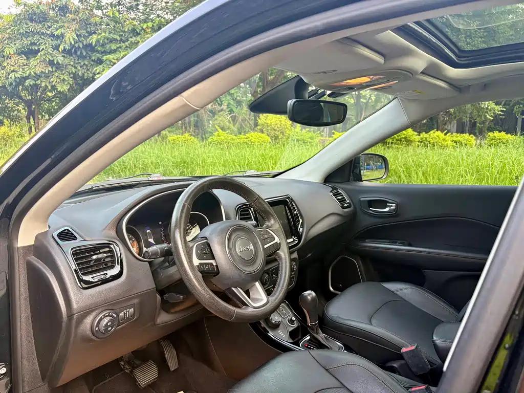 Jeep Compass — миниатюра 8