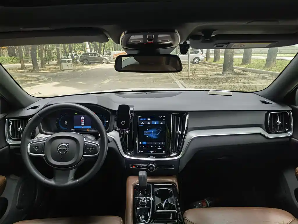 Volvo S60 PHEV — миниатюра 20