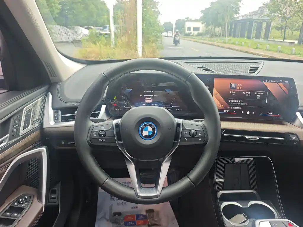 BMW iX1 — миниатюра 6