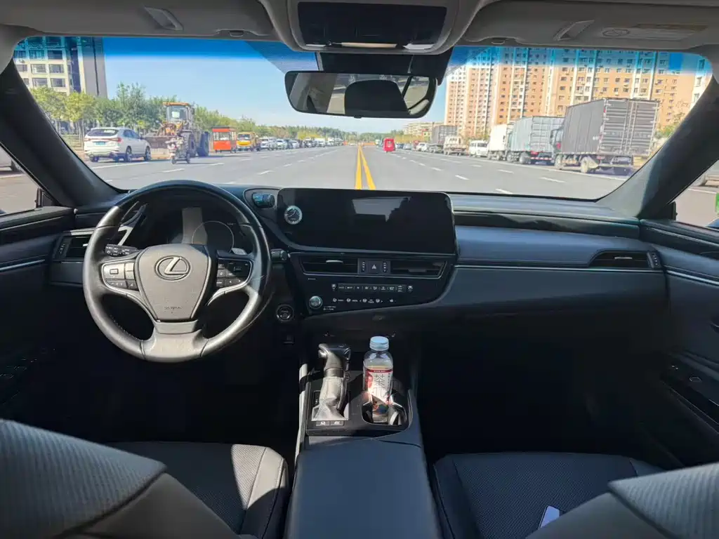 Lexus ES — миниатюра 5
