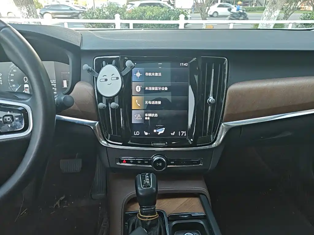 Volvo S90 — миниатюра 13