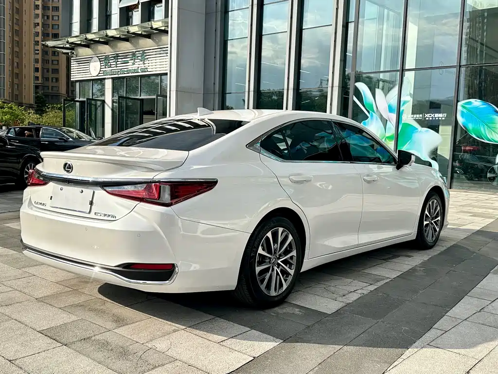 Lexus ES — миниатюра 4