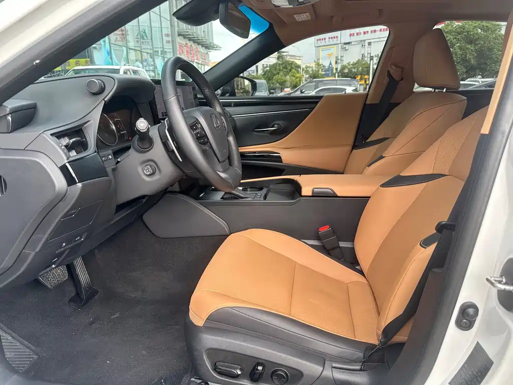 Lexus ES — миниатюра 12
