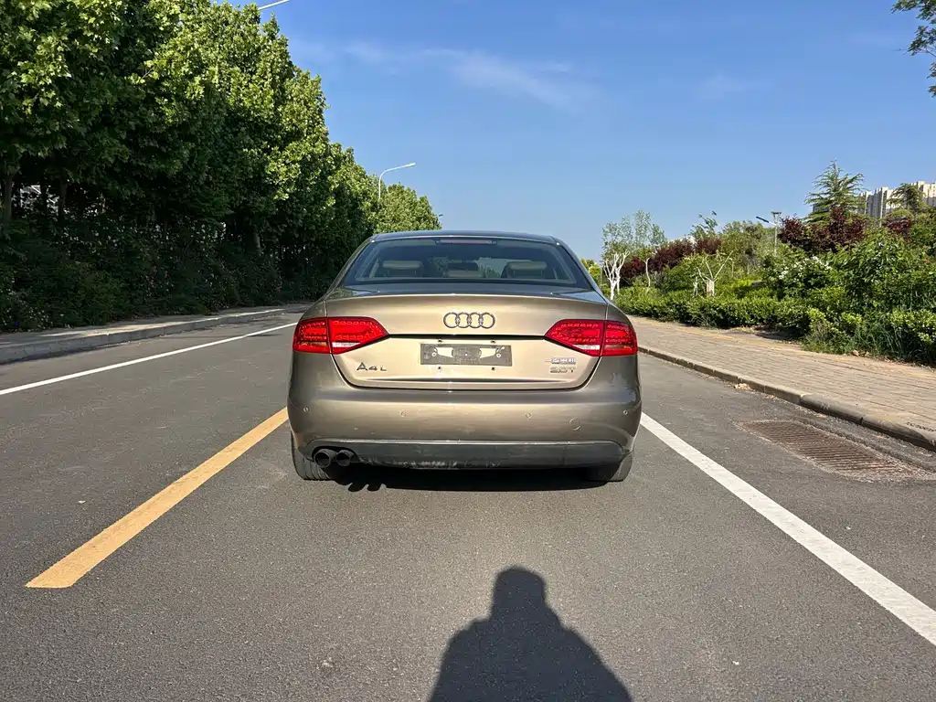 Audi A4L 2011 2.0 TFSI